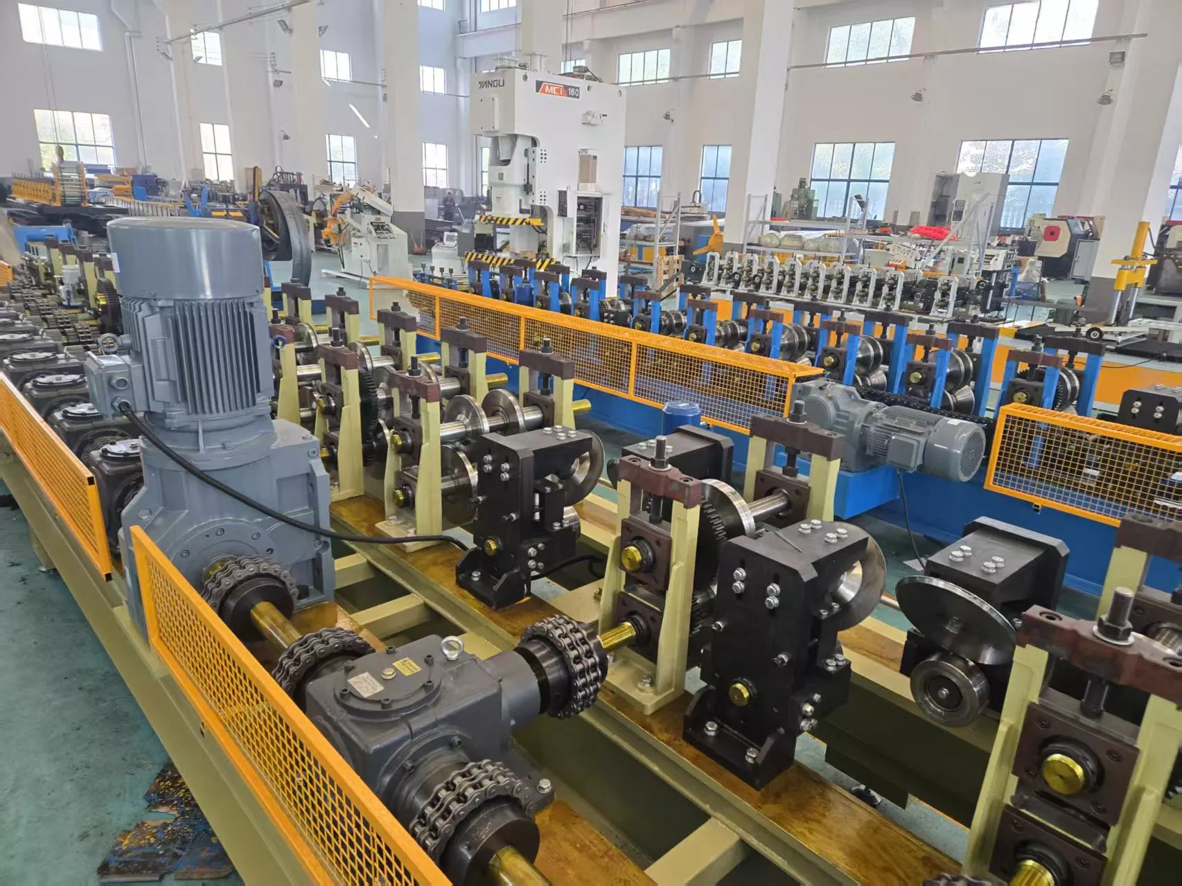 C-shaped steel rollforming machine