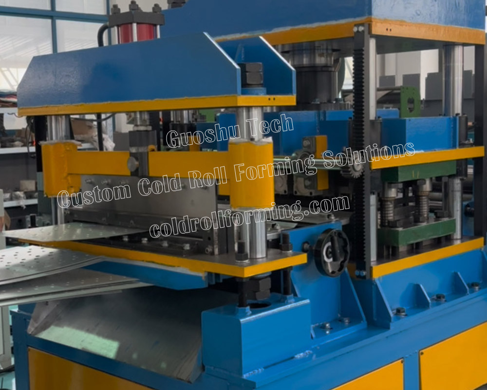 cold-roll-forming-line-servo-feeding-and-pre-punching-unit-detail.jpg